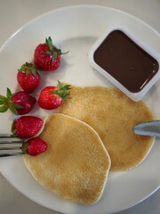 pancakes with strawberries