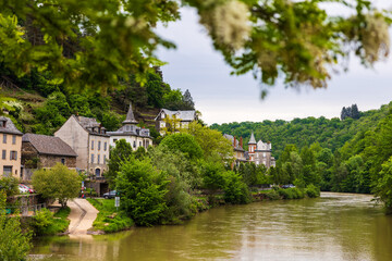Obraz premium Art Nouveau villas along the Lot in Estaing
