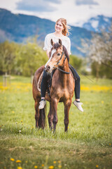 Mädchen mit Pferd