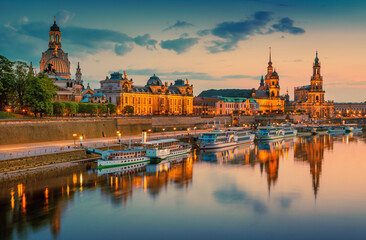 Obraz premium Dresden, the German federal state of Saxony city, river, old europe