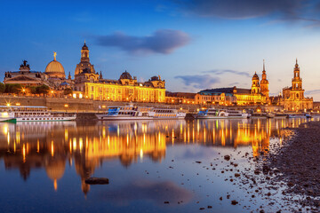 Obraz premium Dresden, the German federal state of Saxony city, river, old europe