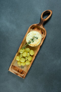 Fried cheese with grapes