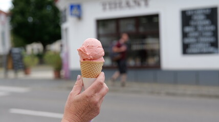 ice cream in the hand