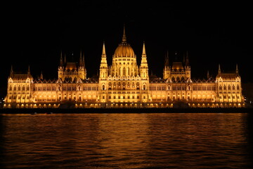 Obraz premium hungarian parliament in budapest