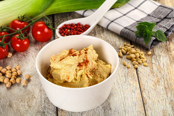 Natural chickpea hummus with paprika