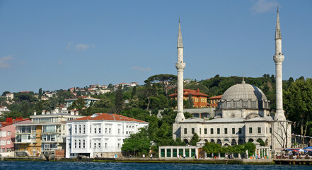 Naklejka premium Located in Beylerbeyi, Turkey, the Hamidi Evvel Mosque was built in 1778.