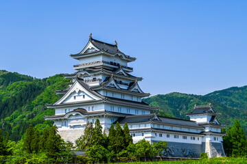 青空と勝山城 福井県勝山市