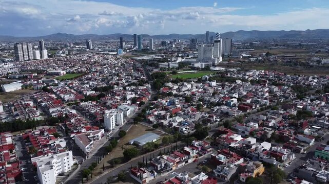 Cuidad de latinoamerica al atardecer Puebla M&eacute;xico