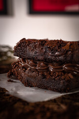 Brownie tradicional de chocolate recheado com brigadeiro tradicional de chocolate