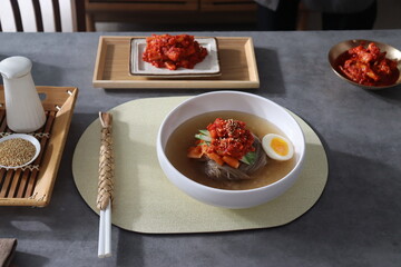 회냉면