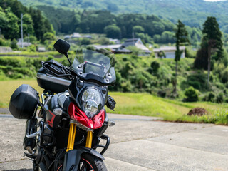 Fototapeta premium バイクと里山の景色
