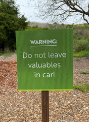 Sign WARNING: Do not leave valuables in car!