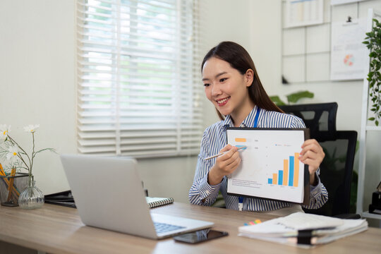 Data Presentation. Businesswoman showing graph in video call. - Powered by Adobe