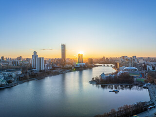 Obraz premium Yekaterinburg aerial panoramic view in spring at sunset. Yekaterinburg city and pond in spring or autumn.