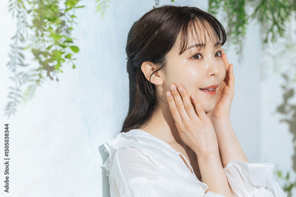 Poster 女性、ポートレート、ヘアケア、保湿、スキンケア、コスメ、化粧品、美容、ボタニカル、植物、ナチュラル、UVケア、直射日光、日差し、日焼け止め、エステ、サロン、美肌、美白、美顔、ホワイトニング、セルフケア、アンチエイジング、エイジングケア、肌ケア、30代、グリーン、自然、おしゃれ、透明感、清潔感、若い、ミドルエイジ、美人、メイク、シースルーバング、韓国メイク、清楚、日本人、ビューティ、ハーフアップ、コ