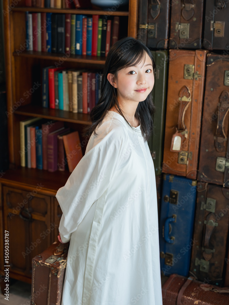 Poster 女の子、図書館、子供、女性、女子、少女、ポートレート、アンティーク、笑顔、透明感、フォトスタジオ、写真館、ハーフ成人式、本棚、カメラ目線、ワンピース、ファッション、おしゃれ、美容、スキンケア、記念撮影、ヘアスタイル、美容院、モデル、子役、子ども、日本人、インテリア、かわいい、美少女、美人、美しい、魅力的、小学生、中学生、アイドル、10代、カジュアル、部屋、室内、読書、図書室、書籍、本屋、書店、きれ