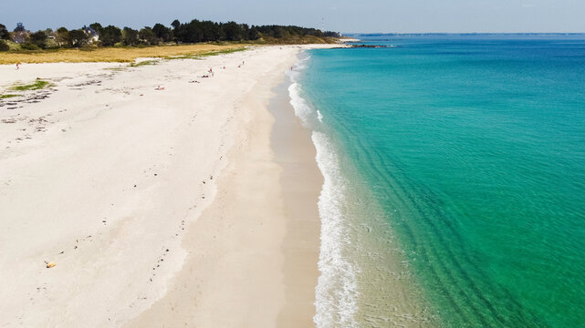 Vue a&eacute;rienne de la Plage de Kermyl, Beg-Meil &agrave; Fouesnant	
