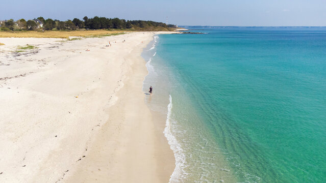 Vue a&eacute;rienne de la Plage de Kermyl, Beg-Meil &agrave; Fouesnant	
