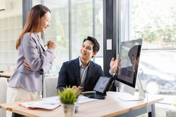 Obraz premium Financial analysts analyze business financial reports on a digital tablet planning investment project during a discussion at a meeting of corporate showing the results of their successful teamwork. 