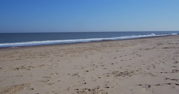 Panning shot of Walcott Beach