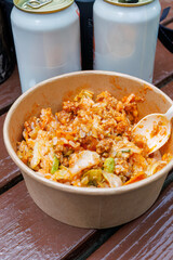休日にはキッチンカーが来る。
外で食べる美味しいアボカドのタコライスと缶ビール。
神奈川県横浜市三ツ池公園-2025

