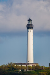 Le phare de Biarritz devant un nuage