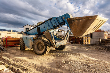Forklifts in the construction of a single-family house