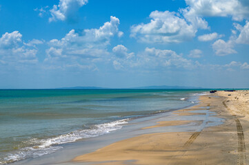 Plage calme au printemps 