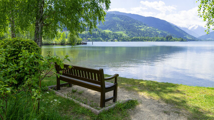 Fototapeta premium Bench on the lake
