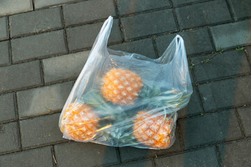 Fresh Hainan perfume pineapples in transparent bags