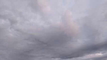 Gray cloudy sky with soft overcast light, creating a calm and moody atmosphere ideal for weather, backgrounds, or cinematic visual projects.