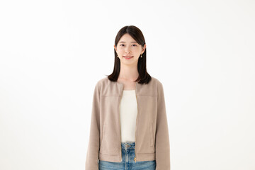 笑顔の若い女性