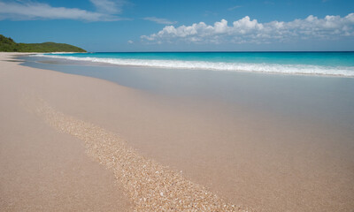 Fototapeta premium 멋있는 바다풍경 빛나는모래 파도 시원한 바닷가