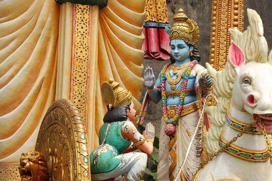 Krishna and Arjuna Sculpture - Bhagavad Gita Teaching Scene, Hindu Religious Art, Indian Spiritual Statue, Close-Up