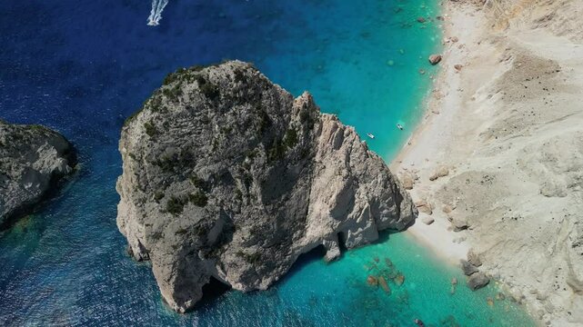 Mizithres - Zakynthos - Grecja - Mizithres to dwie wysepki w południowo-zachodniej części Zakynthos. Nagrane dronem