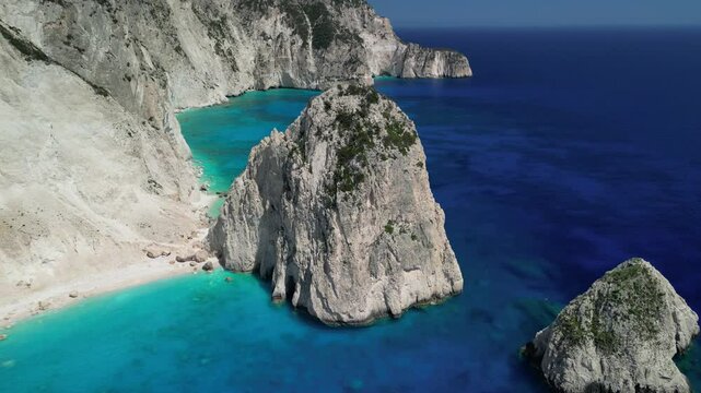 Mizithres - Zakynthos - Grecja - Mizithres to dwie wysepki w południowo-zachodniej części Zakynthos. Nagrane dronem