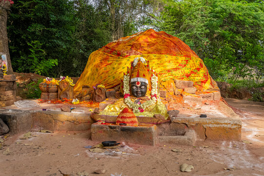 Sri Nagamman Koil & Snake amman god temple & Snake god temple, state highway 121, Kelambakkam - Vandalur Road, Rathinamangalam, Vengambakkam, chennai, Tamil Nadu-600048. famous temple in tamilnadu.
