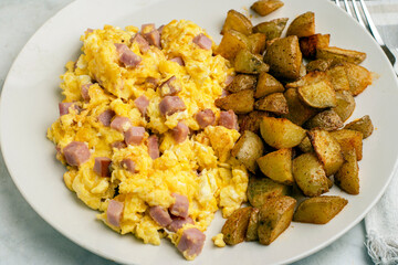  scramble egg and ham  with homefries