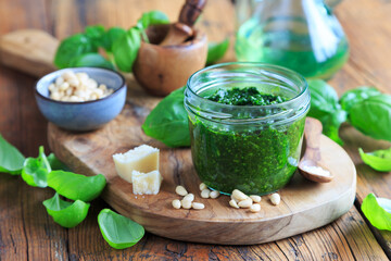 aromatisches Basilikum Pesto