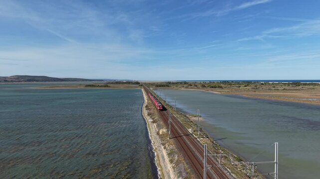 Train express r&eacute;gional TER partant de Leucate la Franqui vers Narbonne Avignon
