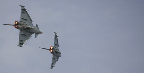 Obraz premium eurofighter typhoon jet fighters in flight