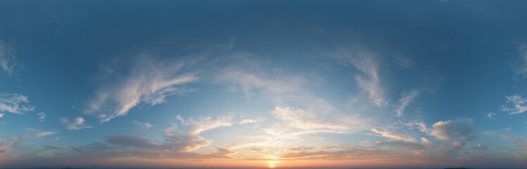 Obraz premium Panorama view of dark blue sunset sky with cirrus clouds. Seamless spherical equirectangular format. Complete, 3D visualization, game and sky replacement. Aerial drone 360 panoramas.