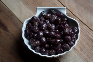 Black olives in a bowl