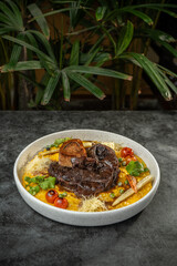 osobuco con pure y verduras