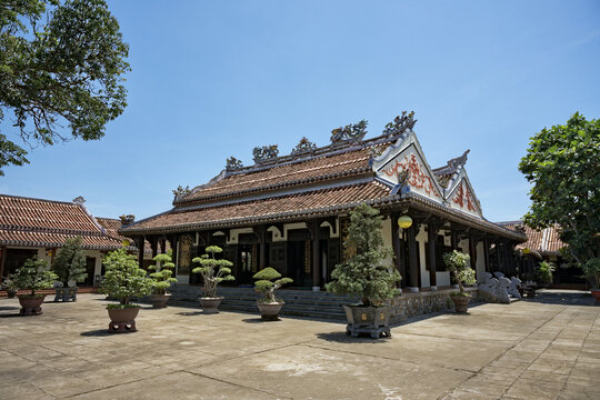 Sacred elegance of Ch&ugrave;a Ch&uacute;c Th&aacute;nh temple