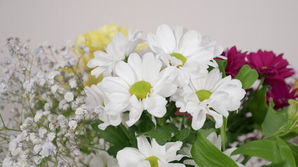 Obraz premium A captivating floral arrangement with a vibrant mix of beautiful flowers for decoration