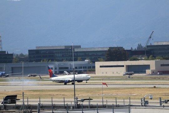 Embraer E175 at San Jose airport