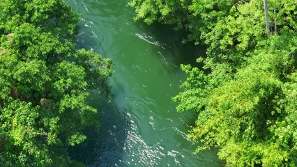 Fleecedeken met foto Bos rivier From a high vantage point, the forest and river coexist in harmony, with the clear water flowing around lush trees, signifying the balance of the tropical ecosystem. Thailand.   © Punyawee