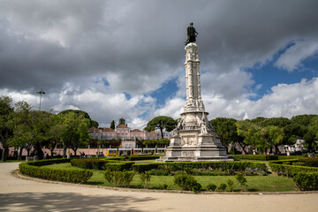 Fototapeta premium View to tall historic monument in square in front of palace