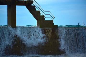 Remplissage piscine naturelle de la plage de Bon-Secours à Saint-Malo